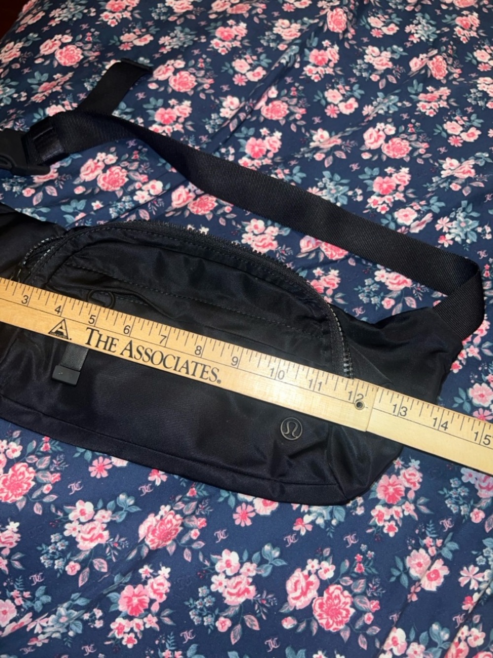 Lululemon everywhere belt bag - Picture 8 of 10